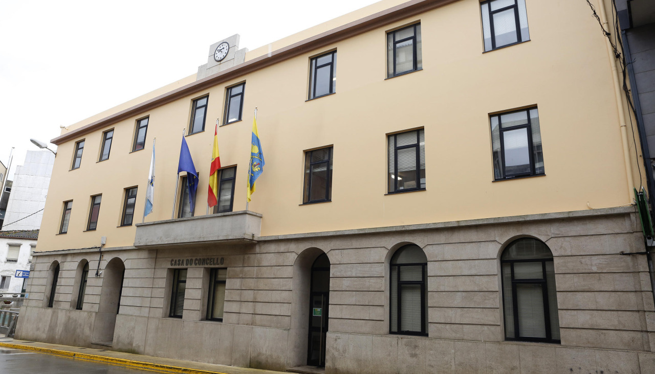 Vista de la sede consistorial de Malpica