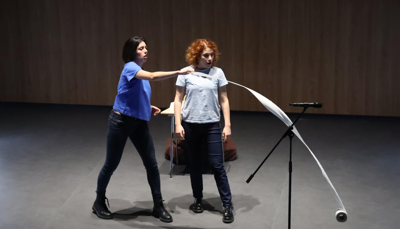 Una escena de la función este miércoles en el IES carballés Alfredo Brañas