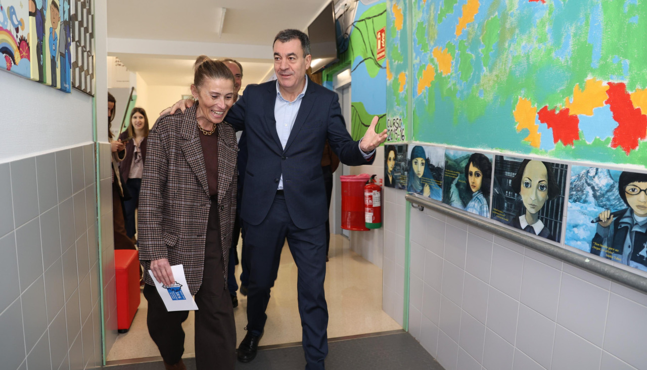 El conselleiro de Educación, hace unos días en su visita al instituto de Baio