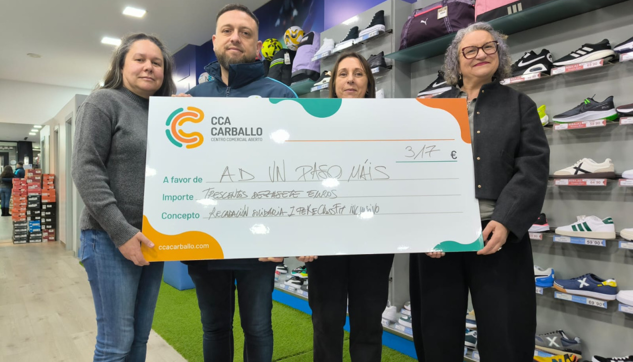 Entrega cheque a Un Paso Máis