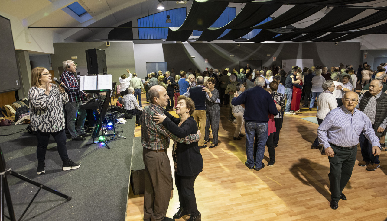 Sesión de baile este domingo en el mercado de Carballo