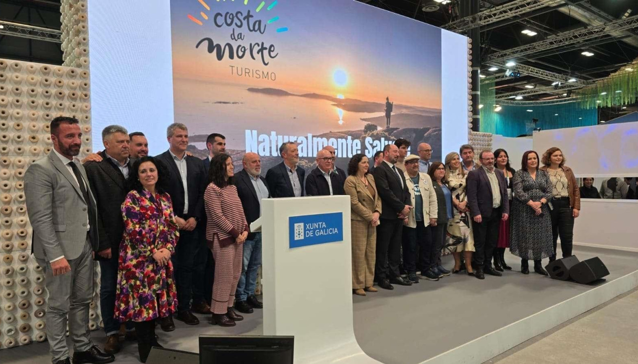 Representantes municipales y de la CMAT en la campaña del pasado año en Fitur