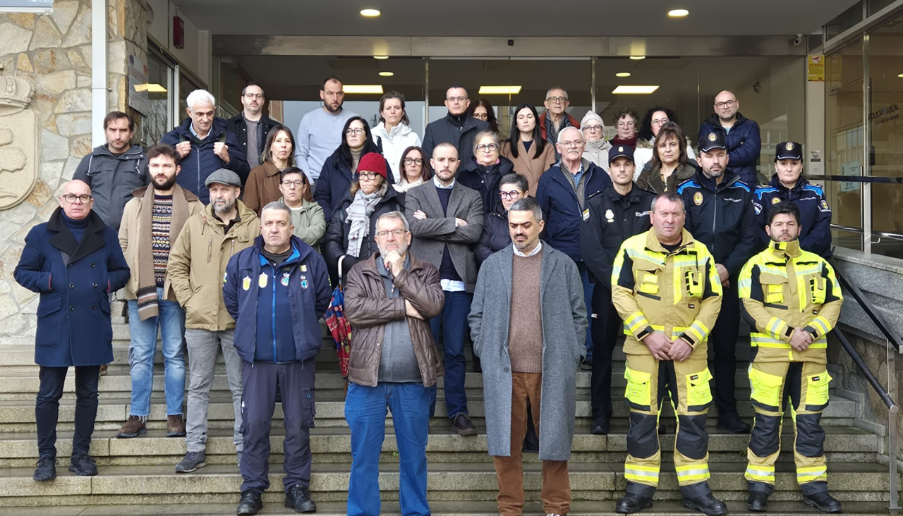Minuto de silencio en Carballo