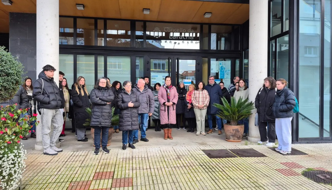 Minuto de silencio en A Laracha