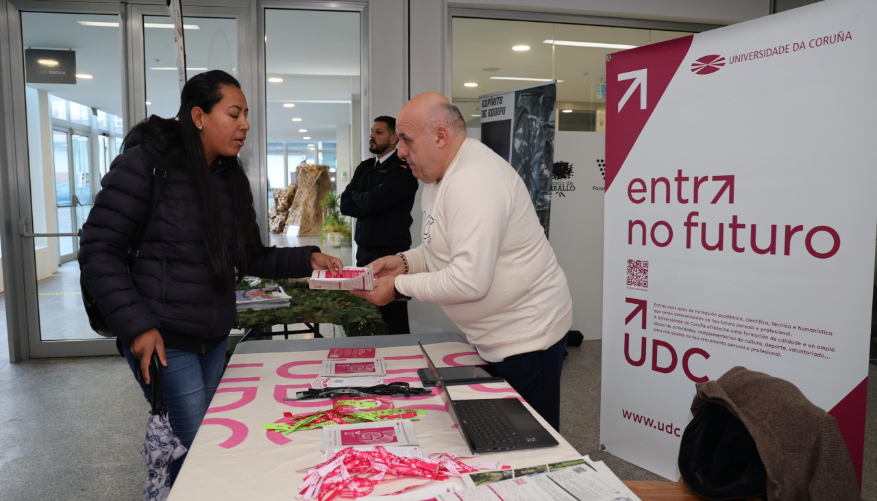 El stand informativo de la Universidade da Coruña