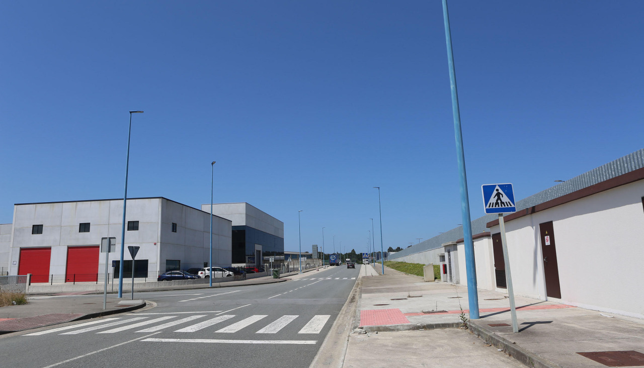 Un vial del polígono larachés