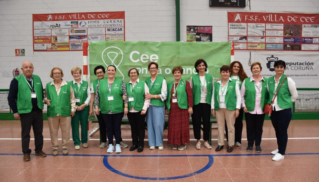 Miembros de la junta local de la AECC de Cee