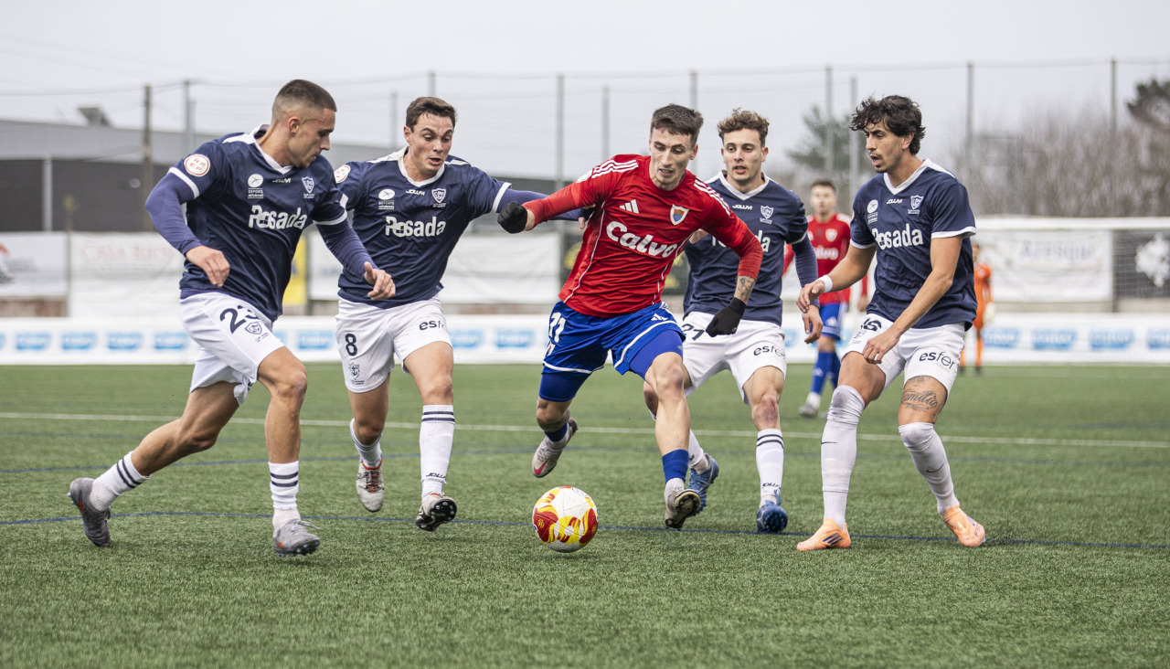 El Marino maniató a los jugadores del Bergantiños con una fuerte presión que les impidió desplegar su habitual fútbol combinativo