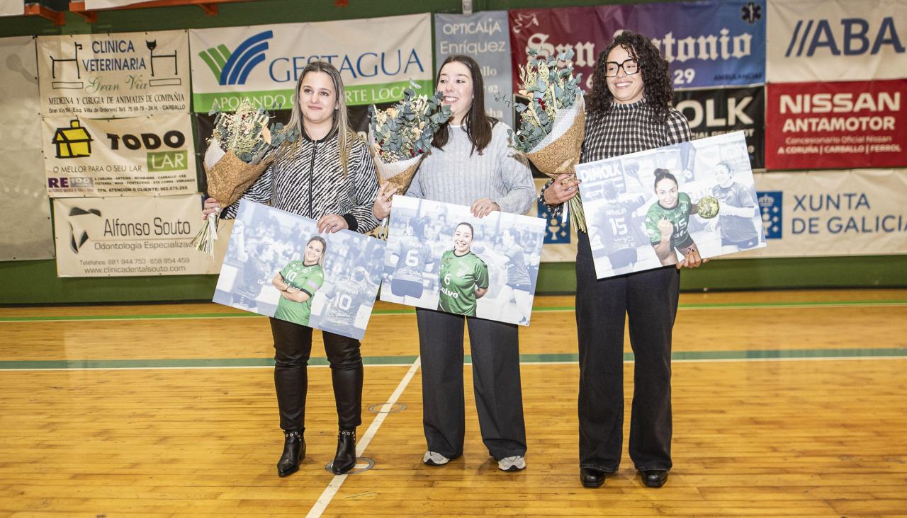 Un momento del homenaje tributado a Tamara Pombo, Natalia Solís y Aida Vizcaíno