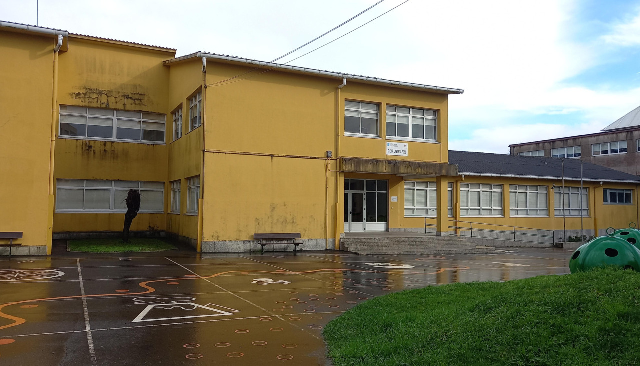 Vista de la fachada del colegio Labarta Pose