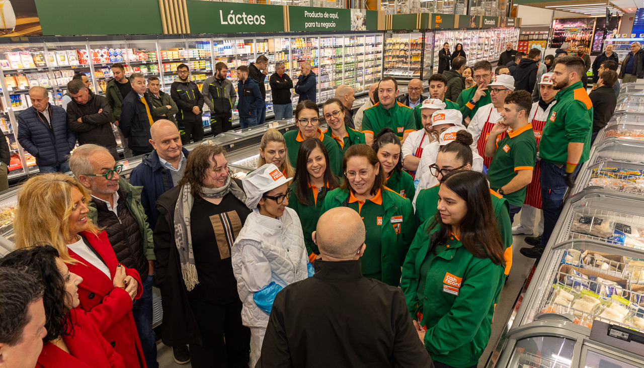 Inauguración Cash Record de Cee