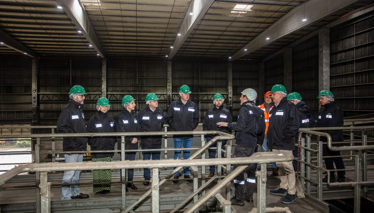 Los alcaldes de los nueve concellos en su visita al complejo ambiental de Cerceda| cedida