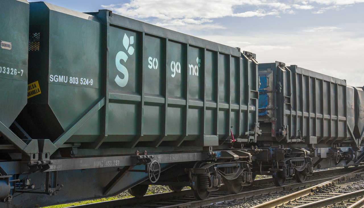 El tren con el que Sogama transporta los residuos | cedida