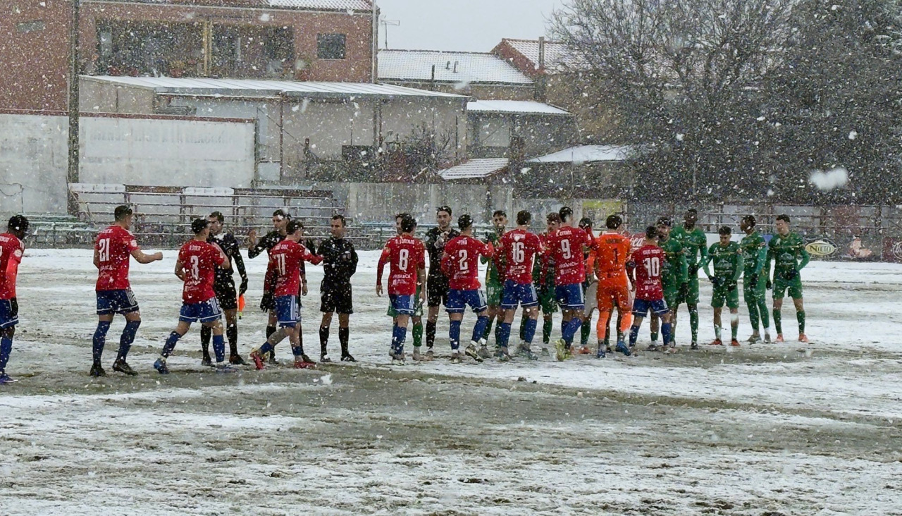 La nieve y el barro frenan a un Bergantiños con caras nuevas