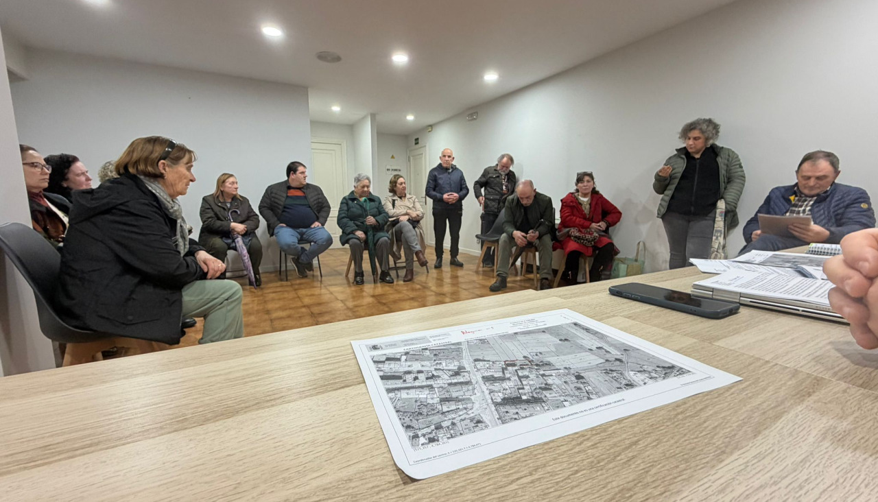 Los vecinos que asistieron a la reunión con los populares | Cedida