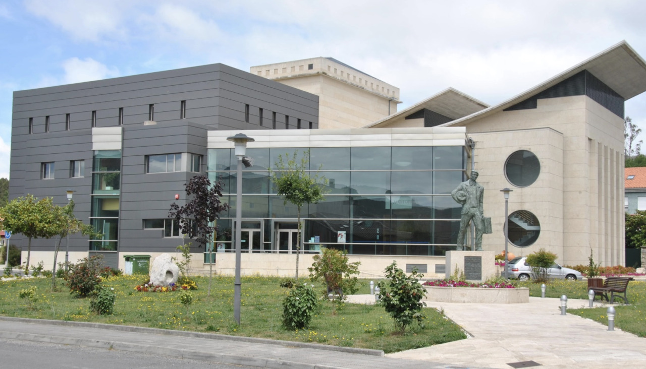 Fachada de la Casa de Cultura de Vimianzo