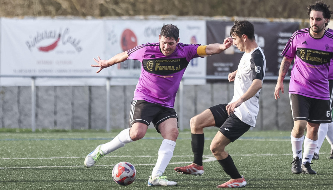 En Laxe, en la imagen en su partido ante el Nantón, lleva siete victorias seguidas