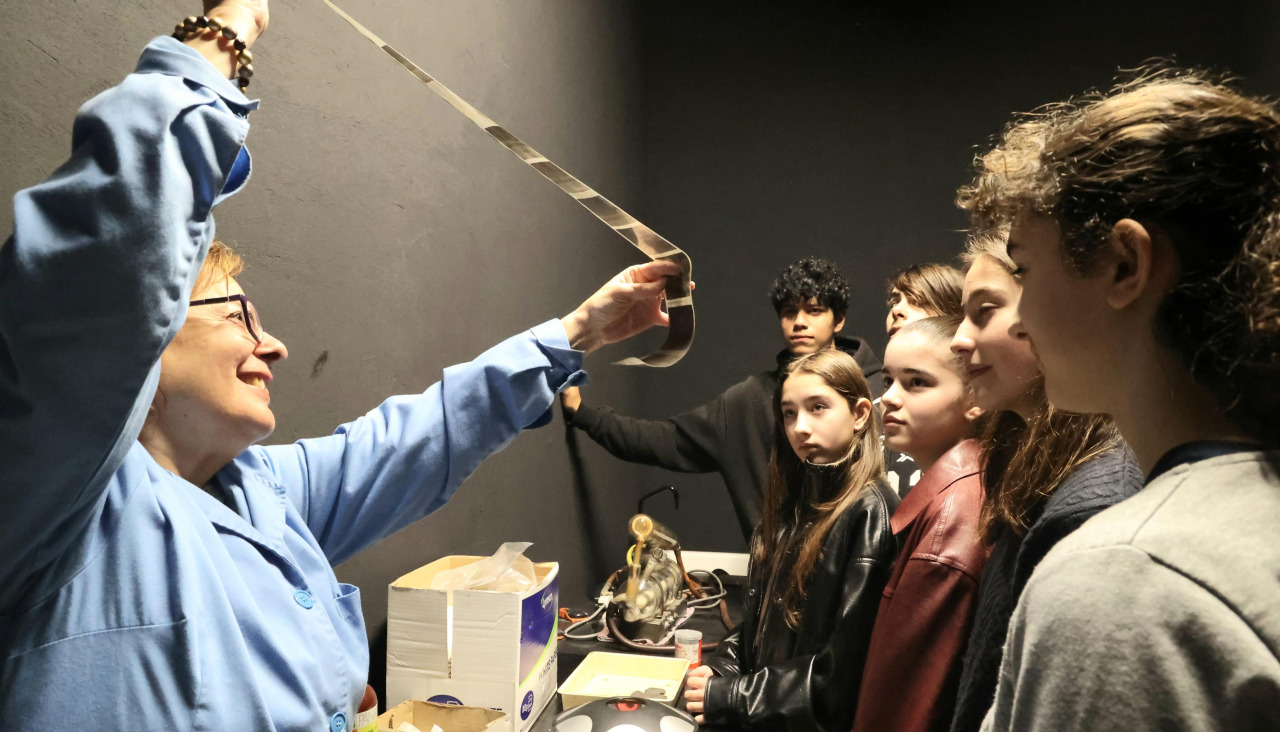 Una de las actividades es sobre técnicas de fotografía química