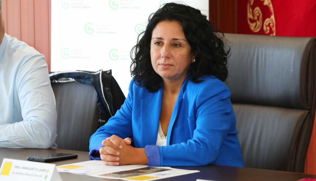 La alcaldesa de Cee, Margot Lamela