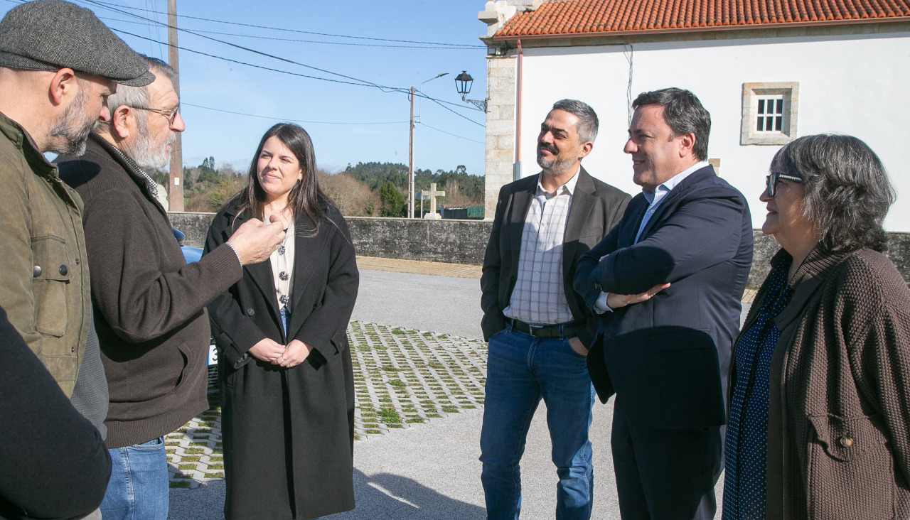 Representantes municipales y de la Diputación, este jueves en el campo de la fiesta de Artes, que se ejecutó con fondos del Plan Único 