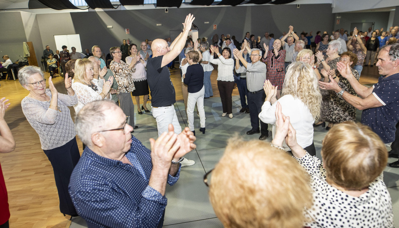 Baile de mayores en Carballo
