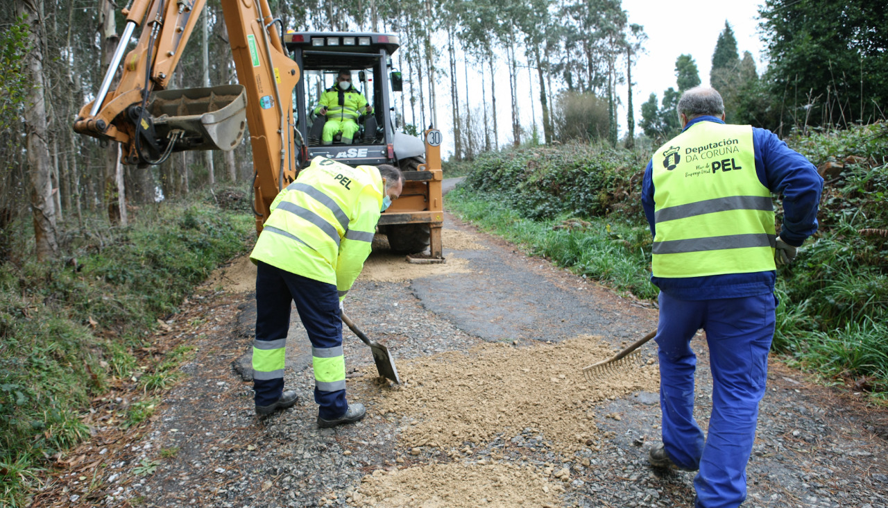 Operarios municipales contratados con la ayuda del PEL-Concellos