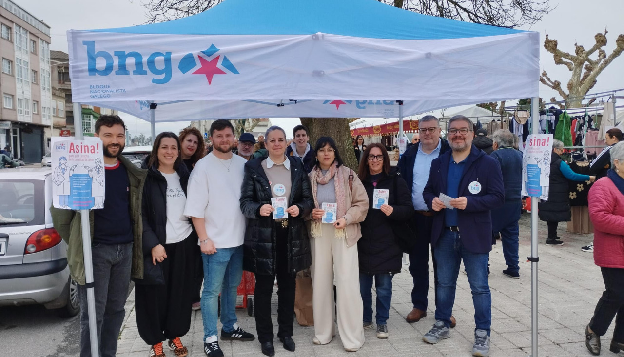 Los miembros del BNG que participaron en la recogida de firmas