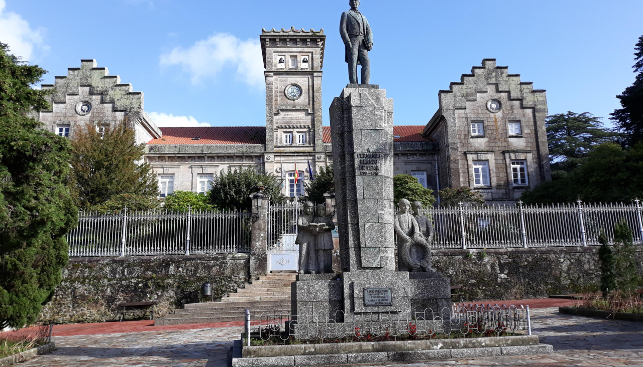 Vista de la fachada del instituto Fernando Blanco