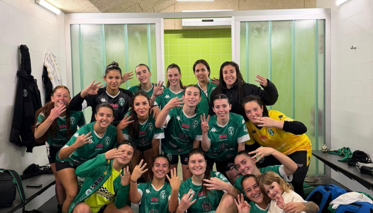 Las jugadoras del Xallas celebrando uno de sus triunfos en la liga