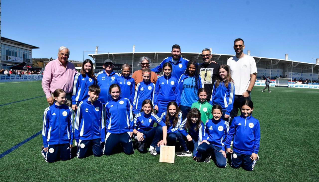 Equipo del EF Luis Calvo que se impuso en categoría alevín femenina