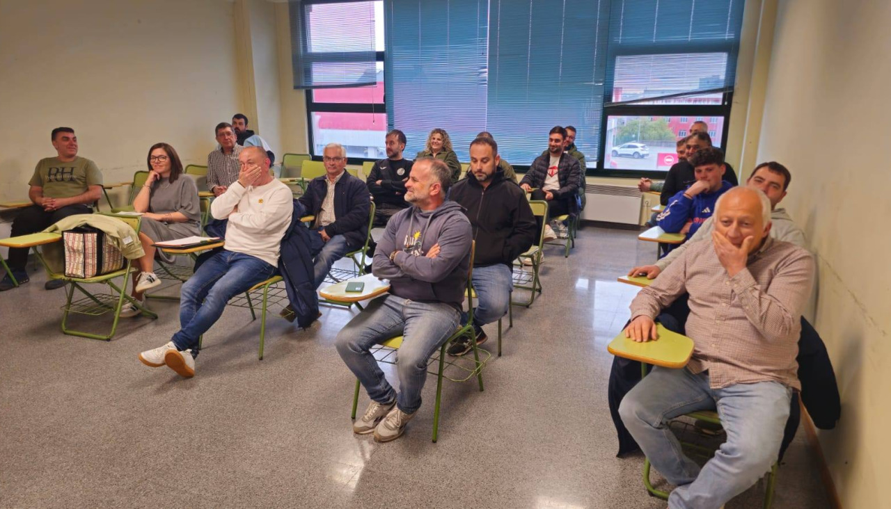 Una veintena de clubes estuvieron presentes en la charla informativa celebrada en Santa Comba