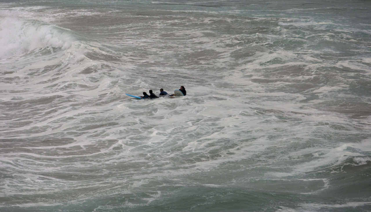 Los surfistas alcanzaron a los bañistas cuando las corrientes ya los habían arrastrado unos 70 metros mar adentro