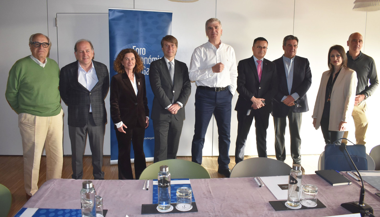 Participantes en la segunda jornada del Foro Económico de Galicia celebrada en el Parador de Muxía