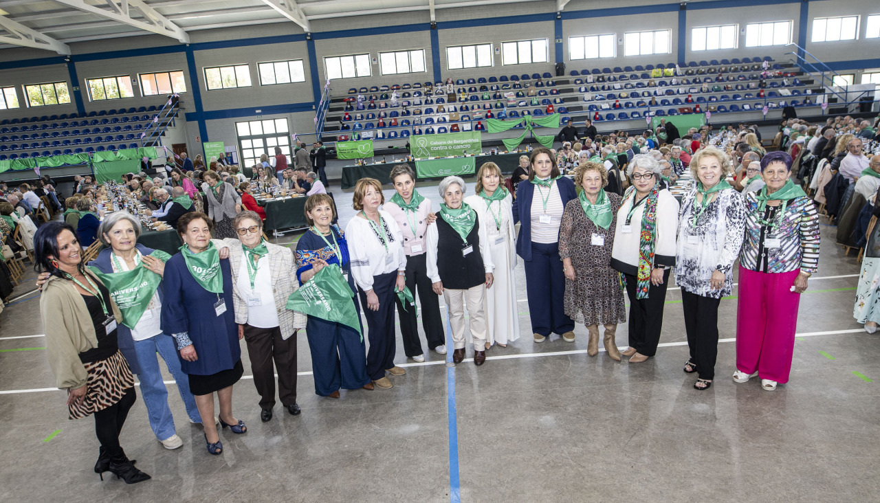 Las integrantes de la junta cabanesa de la Asociación Española contra el Cáncer