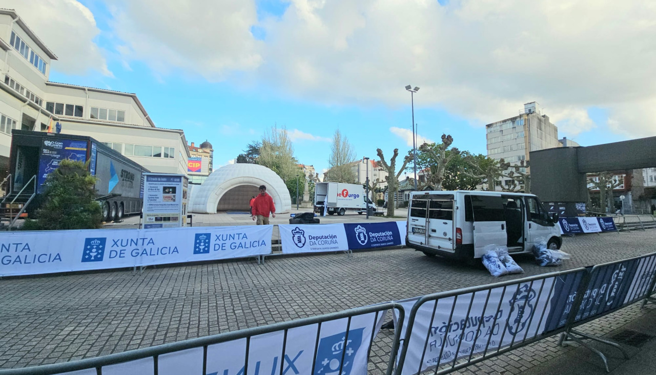 Preparativos en el centro carballés para O Gran Camiño
