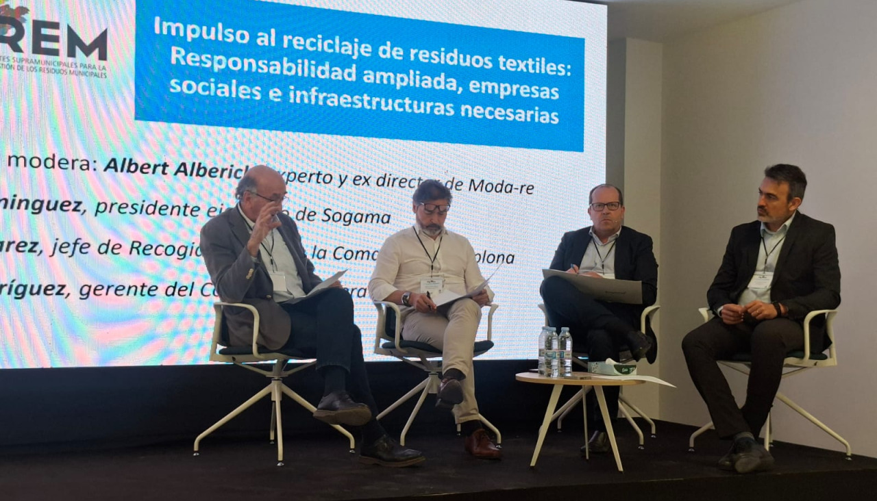 Javier Domínguez (2ºdch.) en el encuentro celebrado el lunes en Almería