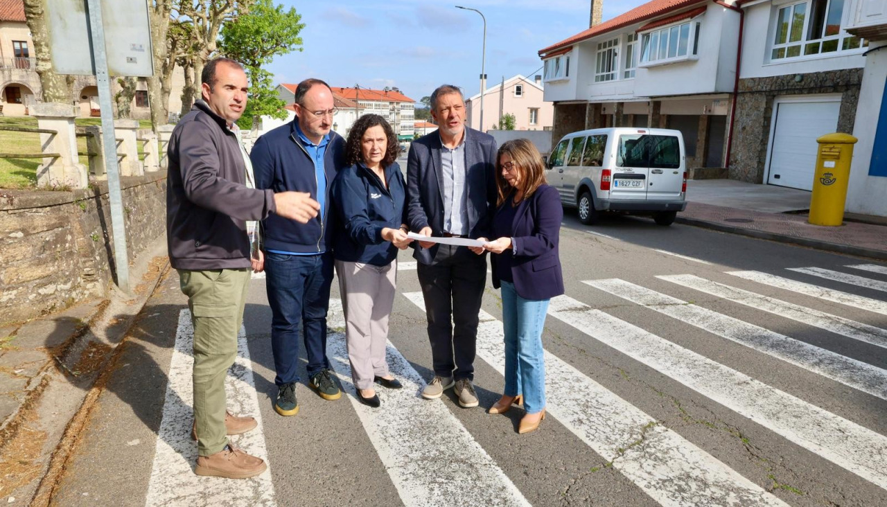 Belén do Campo supervisó un tramo de la carretera Baio-Santa Comba, una de las que va a ser objeto de mejora