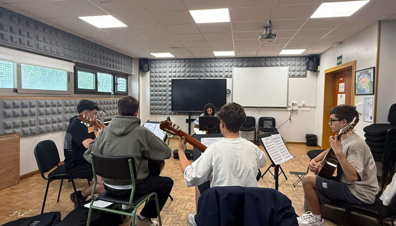 El equipo del IES Parga Pondal visitó el miércoles el Conservatorio de Música Xan Viaño, en Ferrol