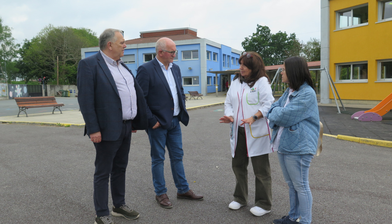 La reunión celebrada en el CEIP Alfredo Brañas de Paiosaco