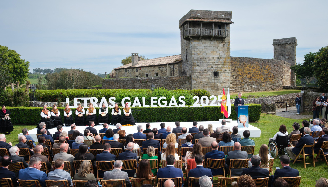Acto das Letras 2025 celebrado nas Torres de Mens, en Malpica.