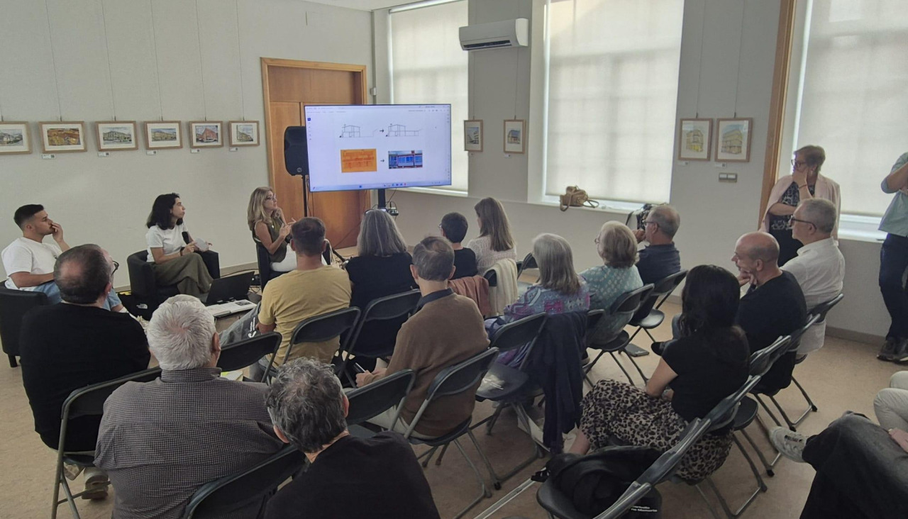 Unha sesión do proyecto Carballo na Memoria celebrada nas Casas Baratas