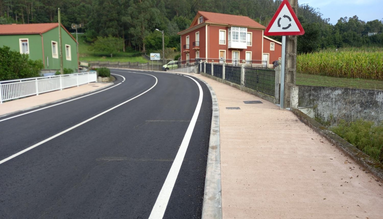 Vista de la senda de O Couto, en la propia carretera autonómico Ponteceso-Corme