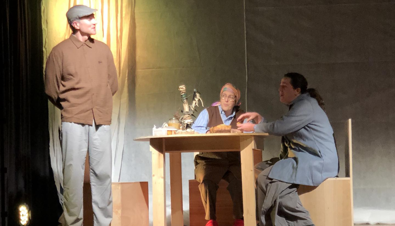 Función de teatro el domingo en Baio