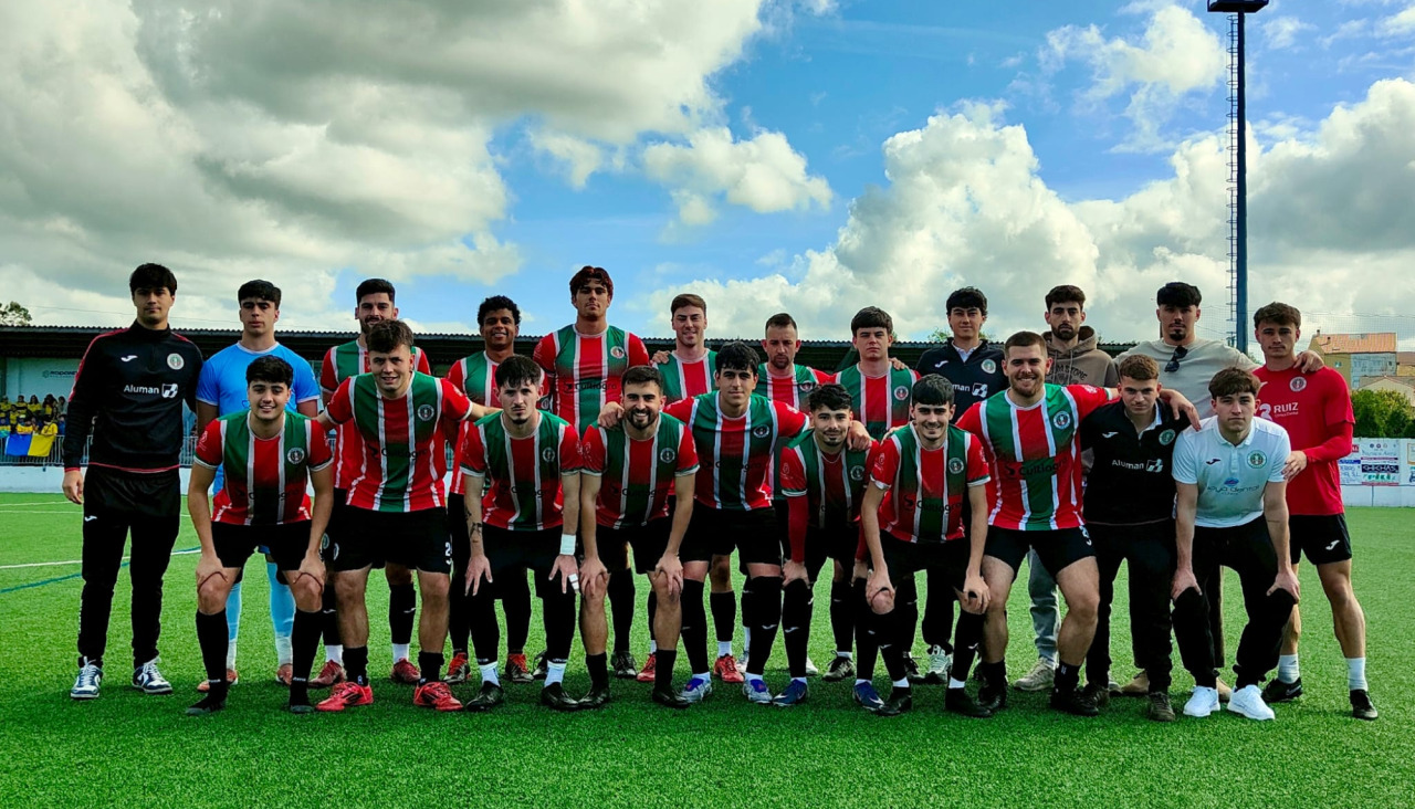 Plantel del Xuventude Laracha que el domingo se proclamó subcampeón de liga