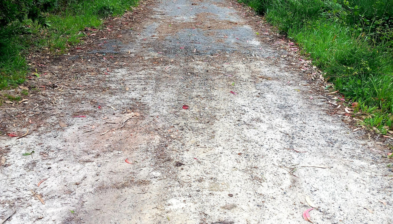 La carretera que va al alto de Cibrán tiene un tramo sin asfaltar