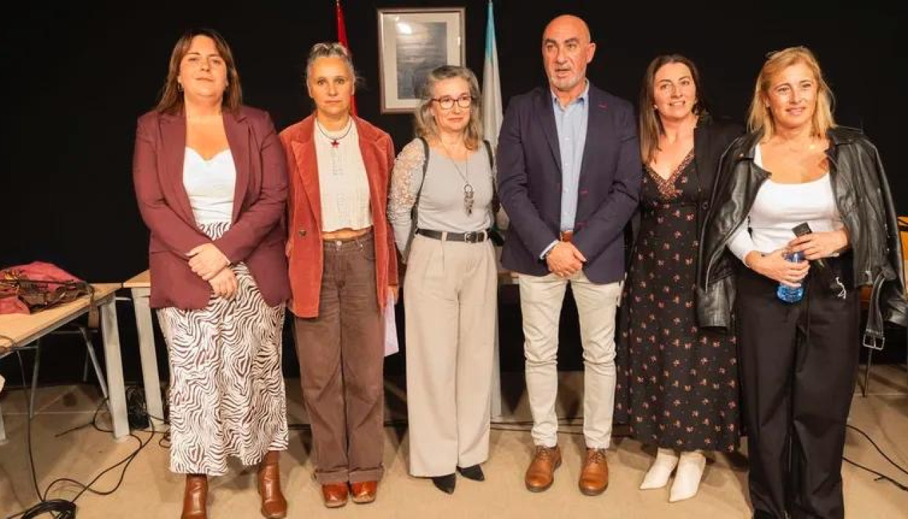 El equipo de gobierno de Muxía y la portavoz del BNG