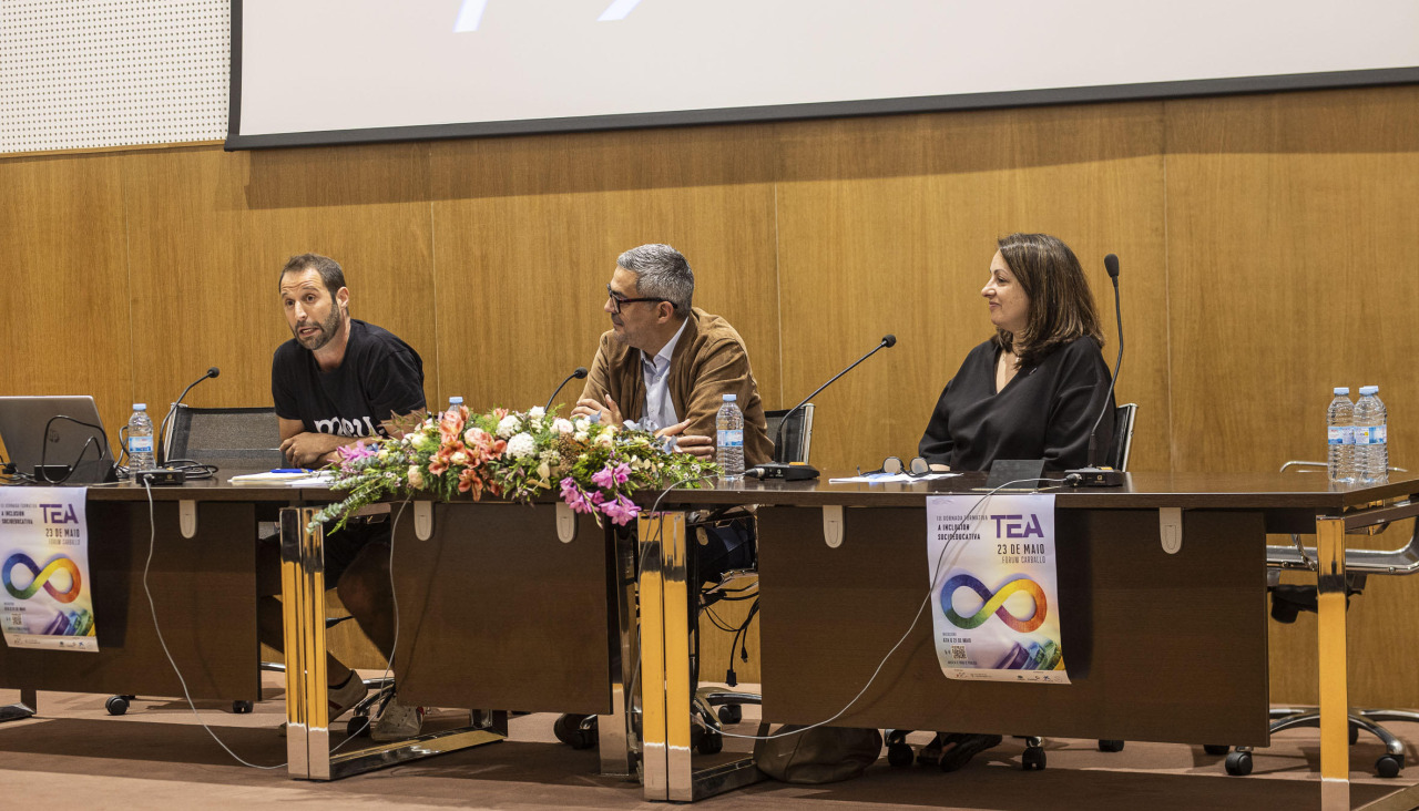 Acto inaugural de las jornadas sobre autismo en el Fórum Carballo