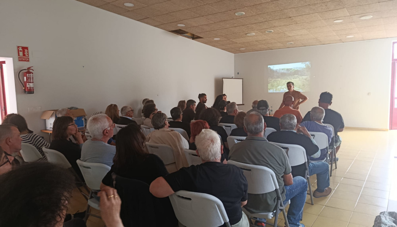 La reunión se llevó a cabo en el local social de Traba