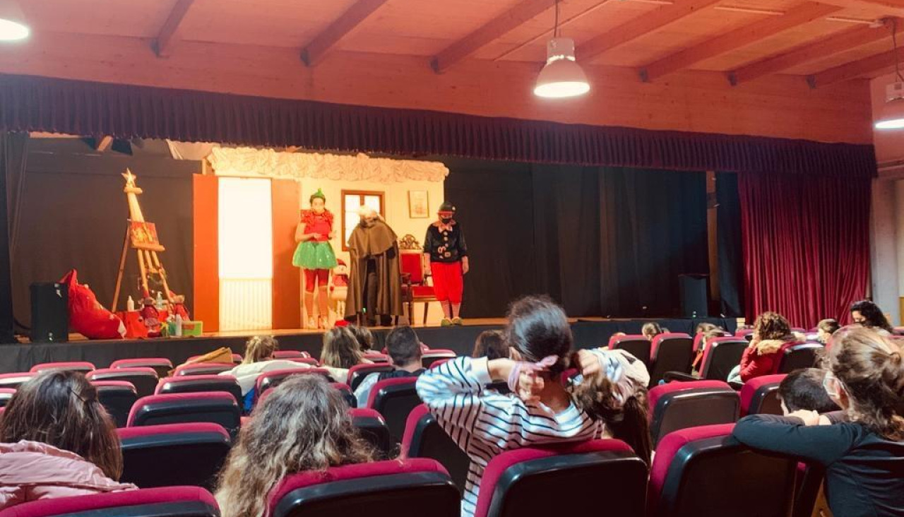 Las representaciones sse llevarán a cabo en el Salón do VoluntariadoEl Salón de Actos do Voluntariado de Muxía acogió el espectáculo "Mariné e o xastre de Magalofes"
