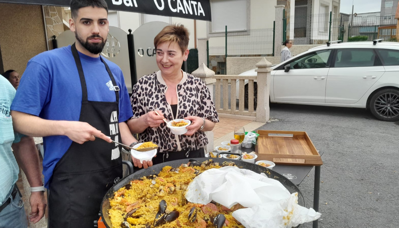 La paella gigante en 'O Canta' de Paiosaco